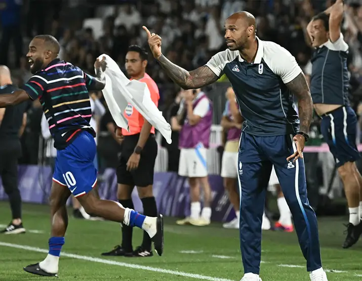 تیری آنری مربیگری